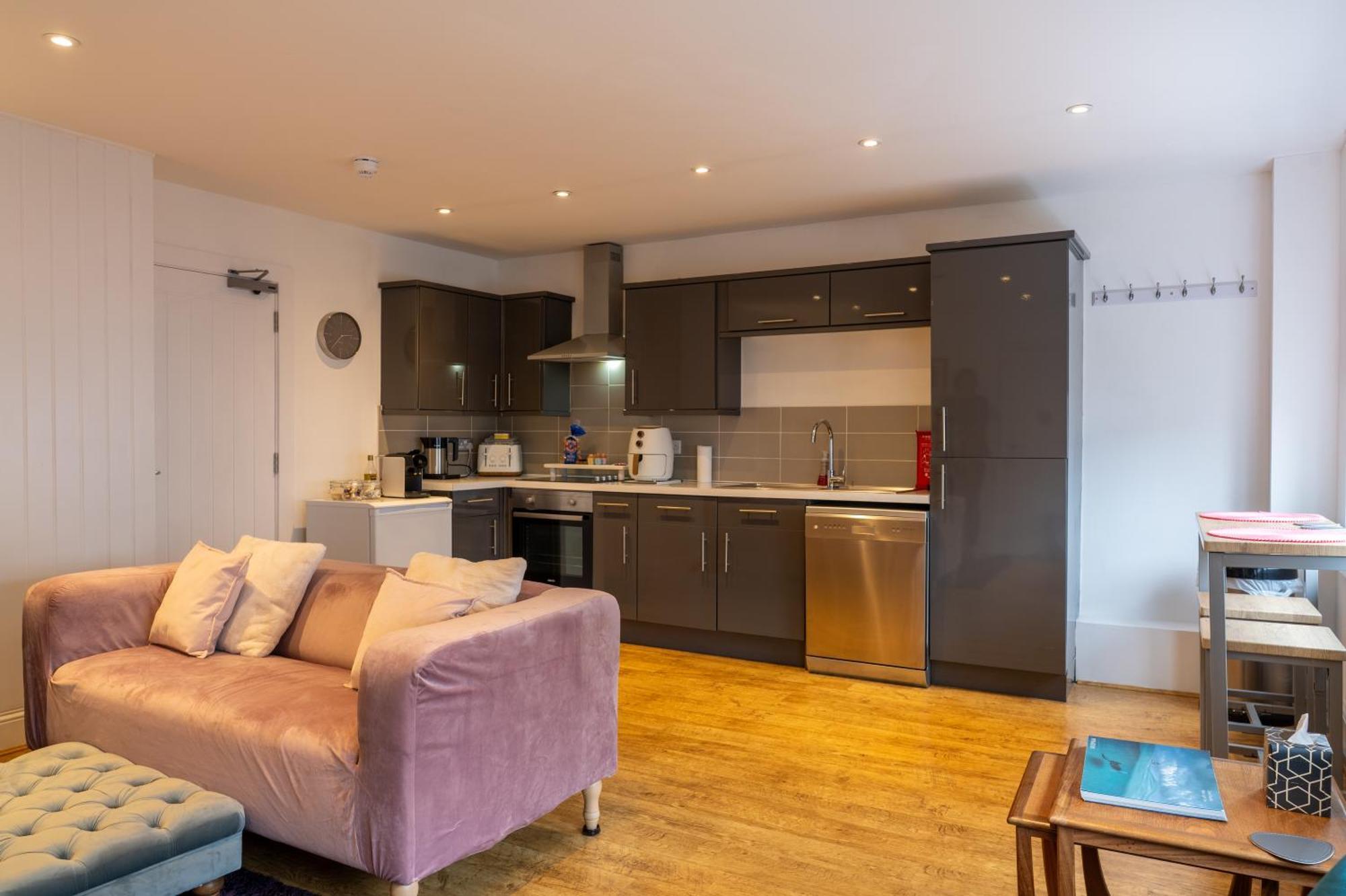 Cute 1 Bed Apartment 2 Mins From The Sea - Sleeps 4, Flat 8 The Gables, Church Street, Lyme Regis Buitenkant foto